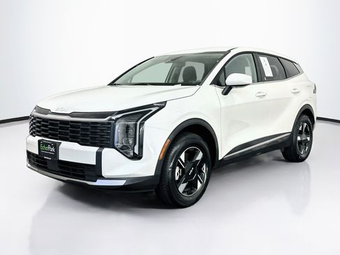 Used 2026 Kia Sportage LX AWD/4WD image 3