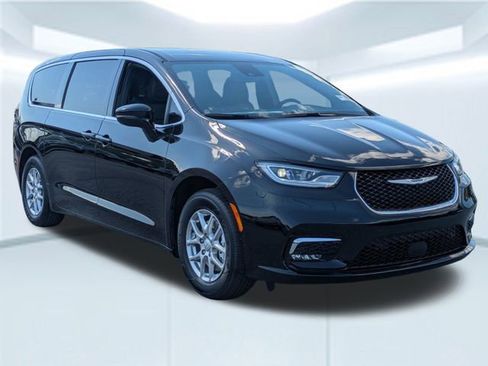 New 2025 Chrysler Pacifica Select image 9