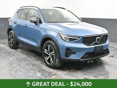 Used 2024 Volvo XC40 B5 Core