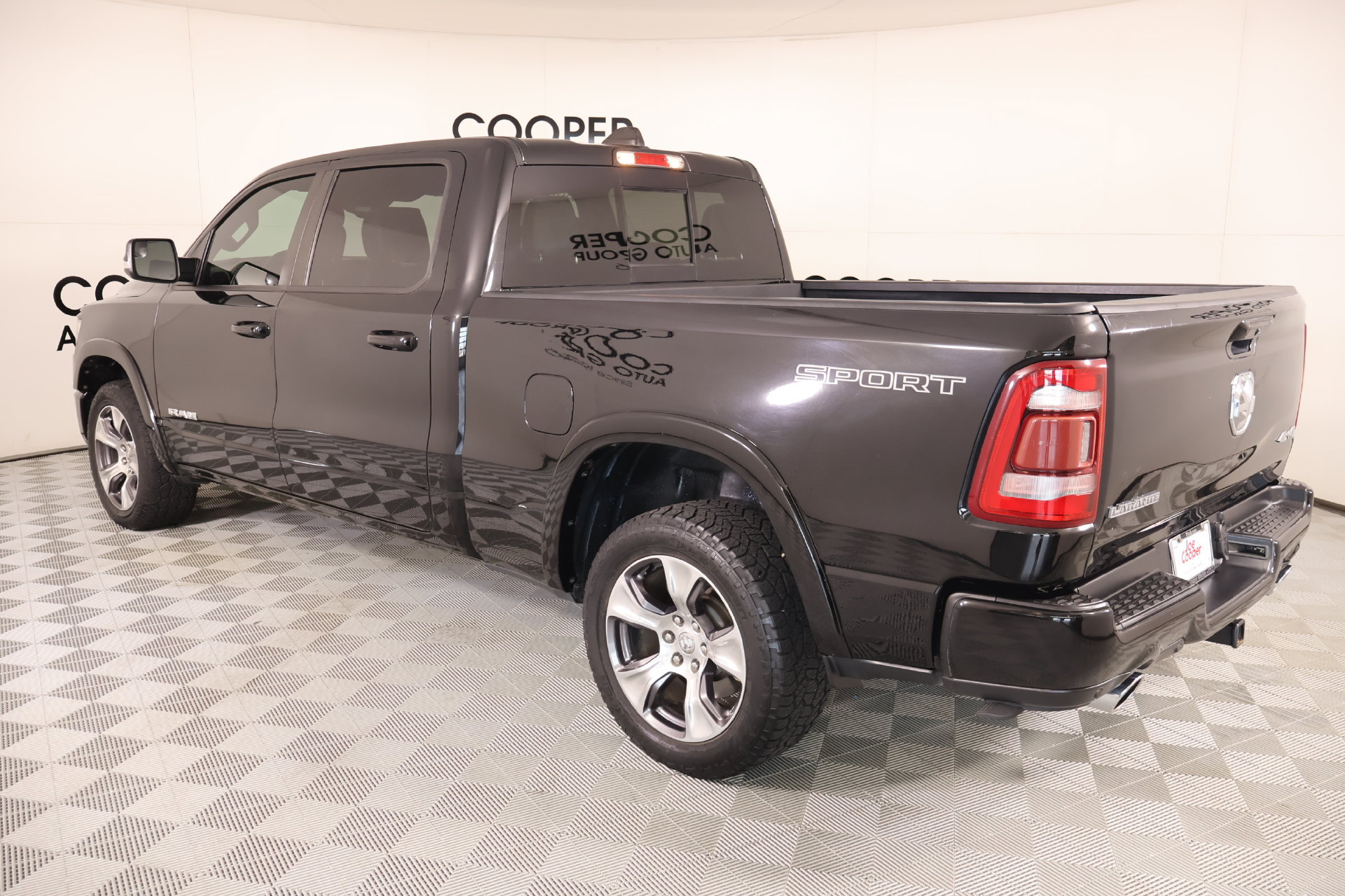 Used 2021 RAM 1500 Laramie w/ Sport Appearance Package AWD/4WD image 21