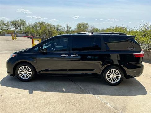Used 2016 Toyota Sienna XLE w/ XLE Navigation Package image 3