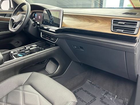 Used 2024 Volkswagen Atlas SE FWD image 48