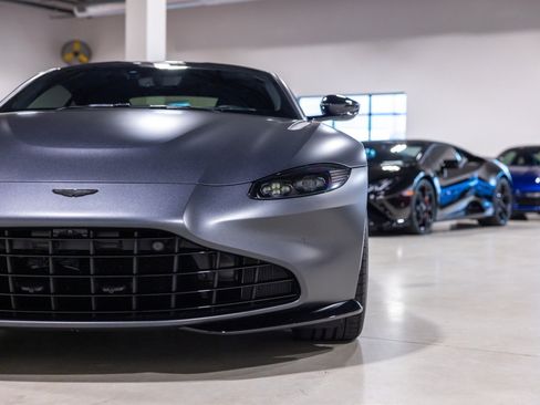 Used 2022 Aston Martin V8 Vantage Coupe RWD image 20