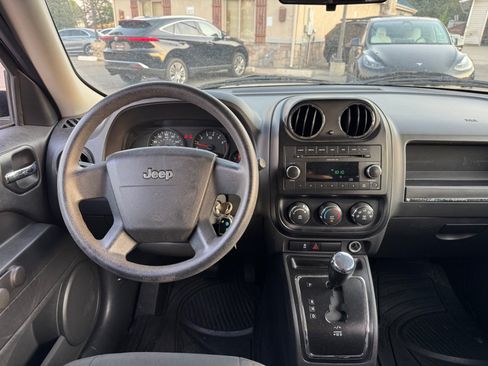 Used 2010 Jeep Patriot Sport w/ Tire & Wheel Group AWD/4WD image 12