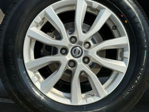 Used 2020 Nissan Rogue SV FWD image 41