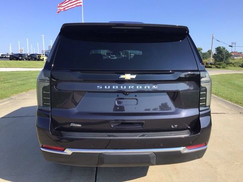 Used 2026 Chevrolet Suburban LT w/ Comfort Package AWD/4WD image 5