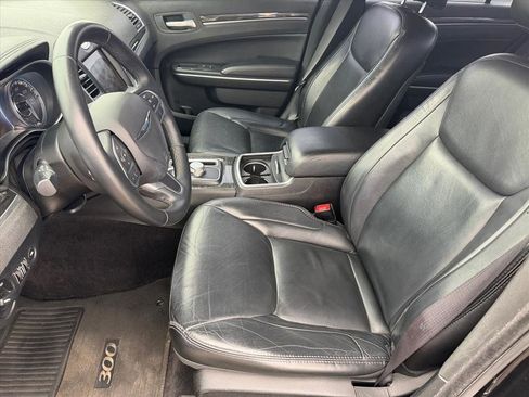 Used 2017 Chrysler 300 Limited image 11
