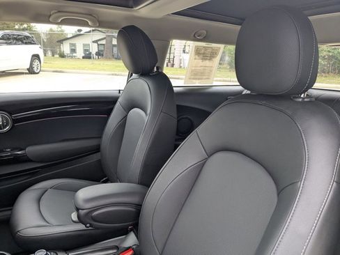 Used 2023 MINI Cooper 2-Door Hardtop image 14