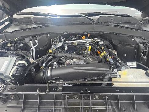 Used 2025 Ford Explorer Active RWD image 12