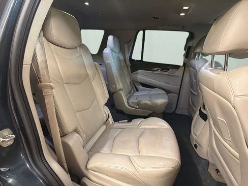 Used 2019 Cadillac Escalade Luxury AWD/4WD image 14