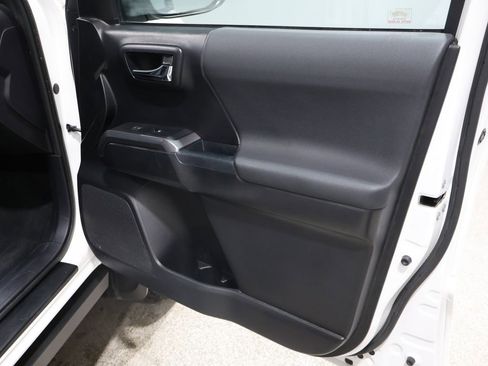 Used 2017 Toyota Tacoma TRD Off-Road w/ Tow Package (A/T) image 23