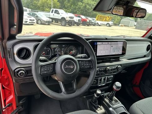 Used 2025 Jeep Wrangler Sport AWD/4WD image 13