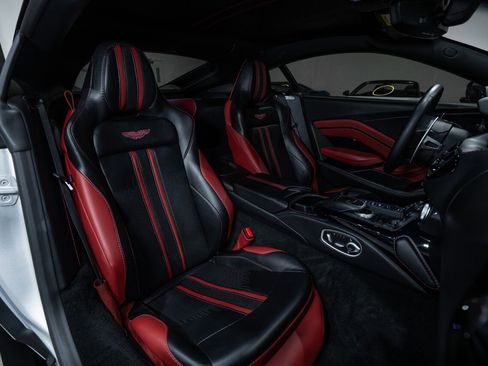 Used 2019 Aston Martin V8 Vantage Coupe RWD image 28