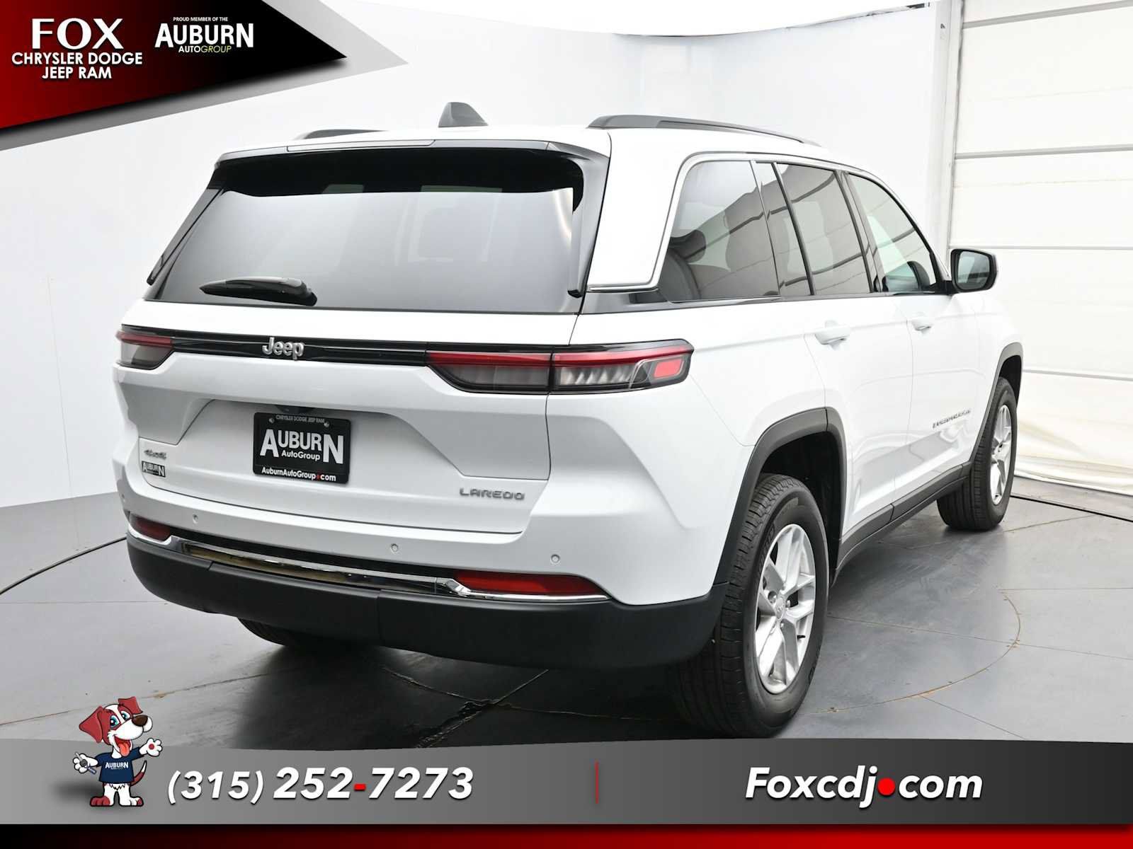 Used 2025 Jeep Grand Cherokee Laredo X w/ Luxury Tech Group I AWD/4WD image 17
