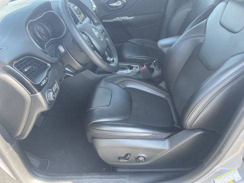 Used 2021 Jeep Cherokee Latitude Plus FWD image 15