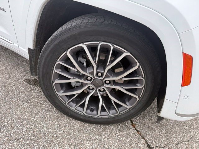 Used 2023 Jeep Grand Cherokee L Summit AWD/4WD image 52
