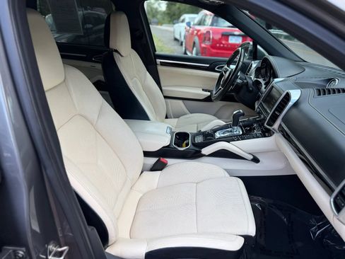 Used 2016 Porsche Cayenne S AWD/4WD image 21