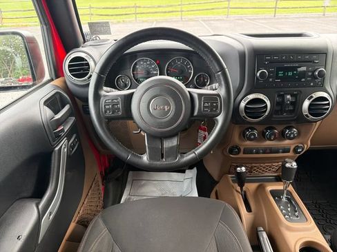 Used 2017 Jeep Wrangler Unlimited Rubicon w/ Connectivity Group AWD/4WD image 14
