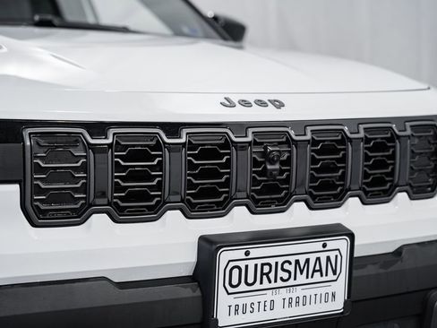 New 2026 Jeep Cherokee Overland image 12