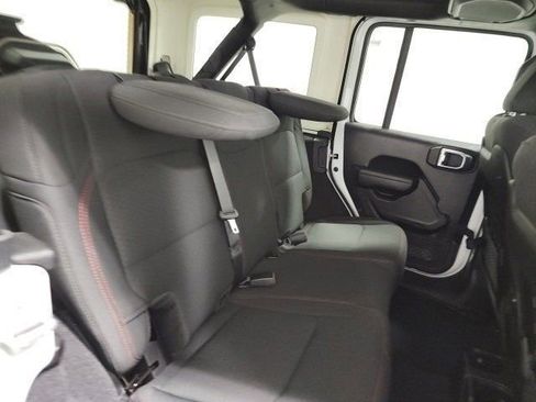 Used 2022 Jeep Wrangler Unlimited Rubicon w/ LED Lighting Group AWD/4WD image 18