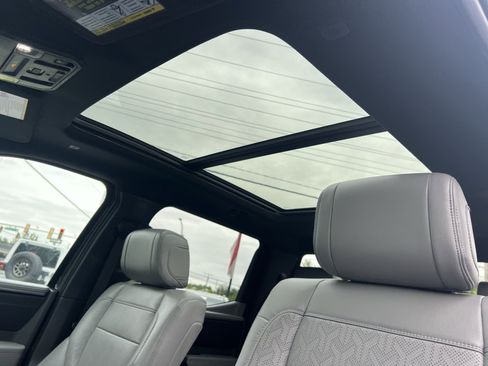 Used 2025 Toyota Tundra Limited AWD/4WD image 31