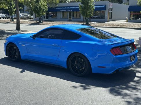 Used 2017 Ford Mustang GT RWD image 8