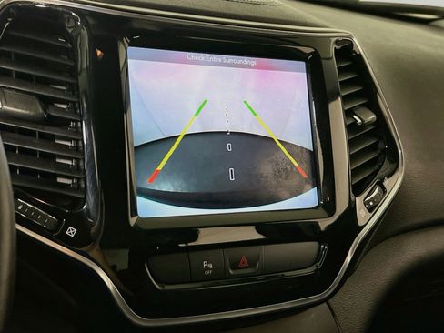 Used 2019 Jeep Cherokee Limited AWD/4WD image 14