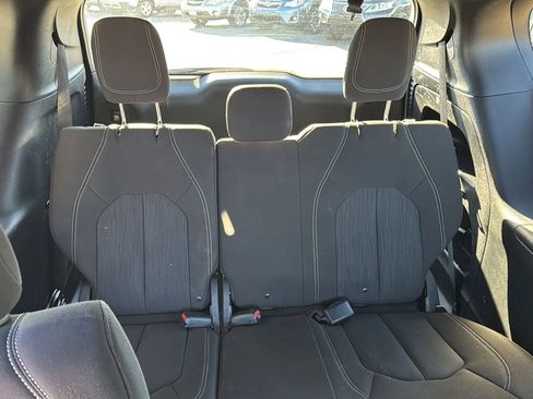 Used 2020 Chrysler Pacifica Touring w/ S Appearance Package image 10