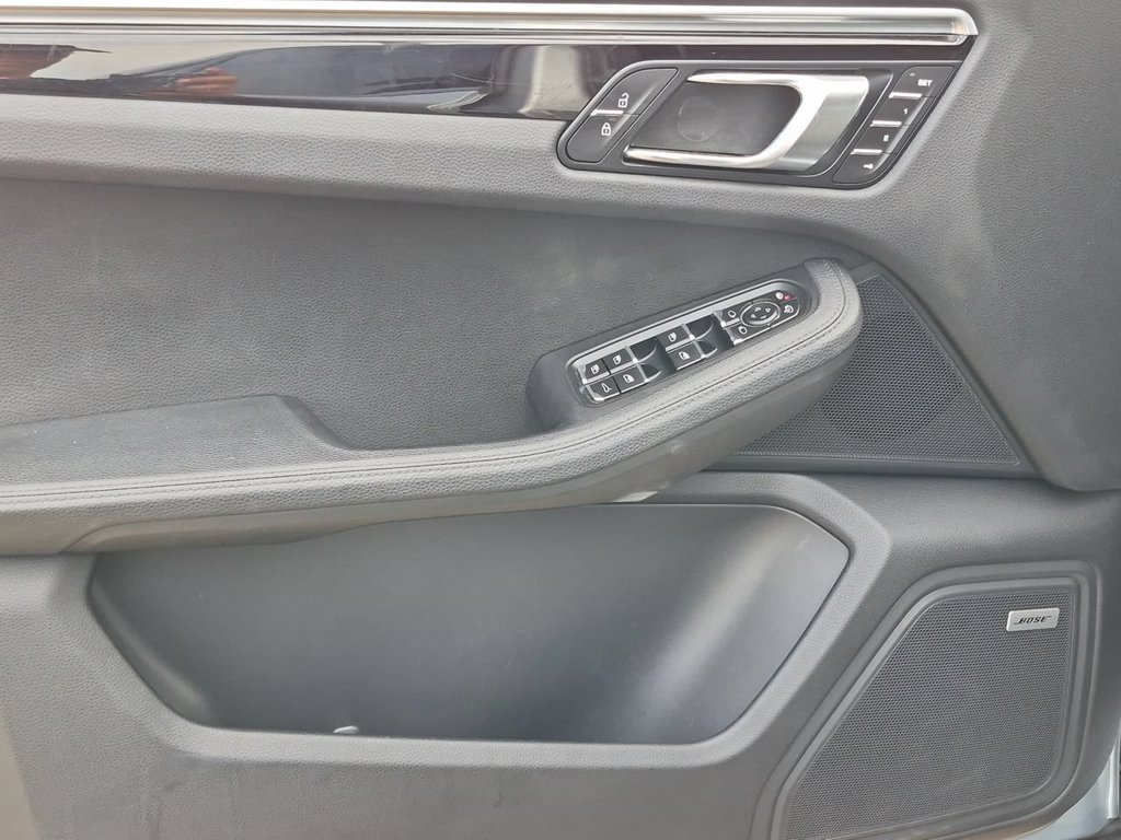 Used 2021 Porsche Macan AWD/4WD image 23