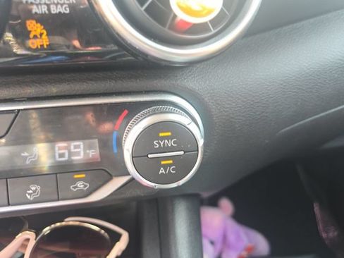 Certified 2022 Nissan Sentra SV FWD image 22