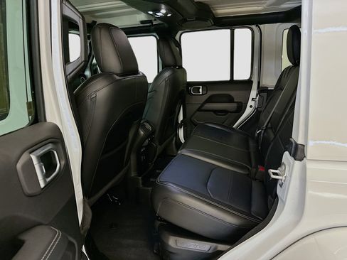 Used 2023 Jeep Wrangler Sahara image 29