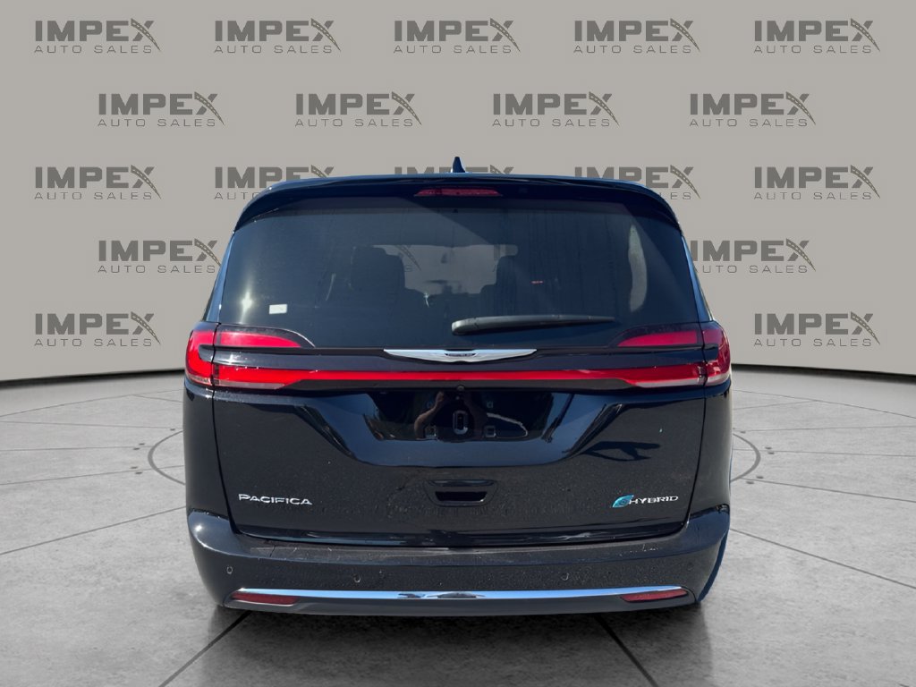 Used 2024 Chrysler Pacifica Limited FWD image 4