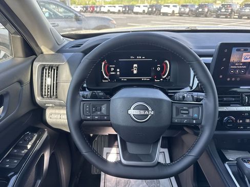New 2026 Nissan Pathfinder SL image 6