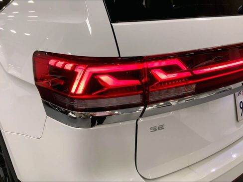 Used 2024 Volkswagen Atlas SE w/ Panoramic Sunroof Package image 27