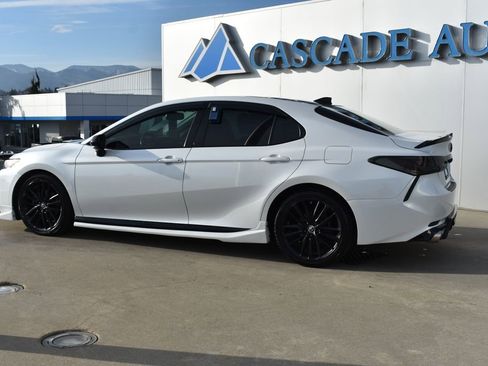 Used 2018 Toyota Camry XSE image 6