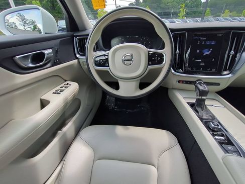 Used 2020 Volvo S60 T5 Momentum FWD image 15