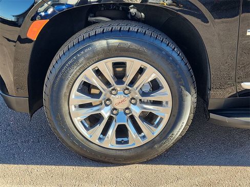 Used 2024 GMC Yukon XL Denali w/ Advanced Technology Package image 27