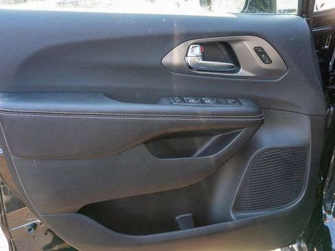 New 2026 Chrysler Pacifica Select image 12