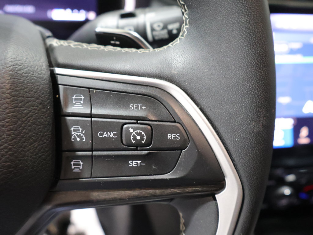 Certified 2023 Jeep Grand Cherokee Limited w/ Luxury Tech Group II AWD/4WD image 30