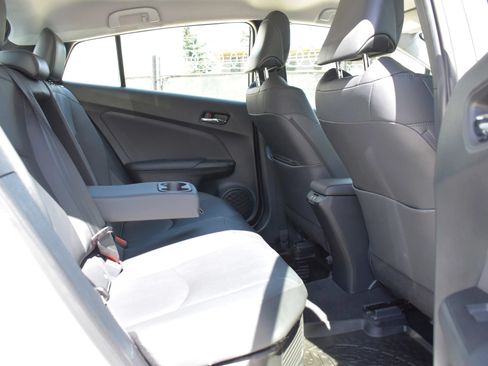 Used 2021 Toyota Prius XLE AWD/4WD image 25