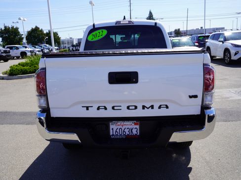 Used 2022 Toyota Tacoma TRD Off-Road w/ Black Out Package (TMS) AWD/4WD image 10