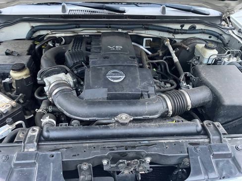 Used 2005 Nissan Frontier NISMO RWD image 32