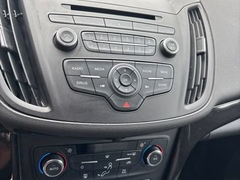 Used 2017 Ford Escape SE w/ SE Sport Appearance Package FWD image 6