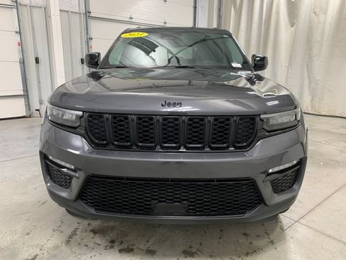 Used 2023 Jeep Grand Cherokee Limited w/ Black Appearance Package AWD/4WD image 31