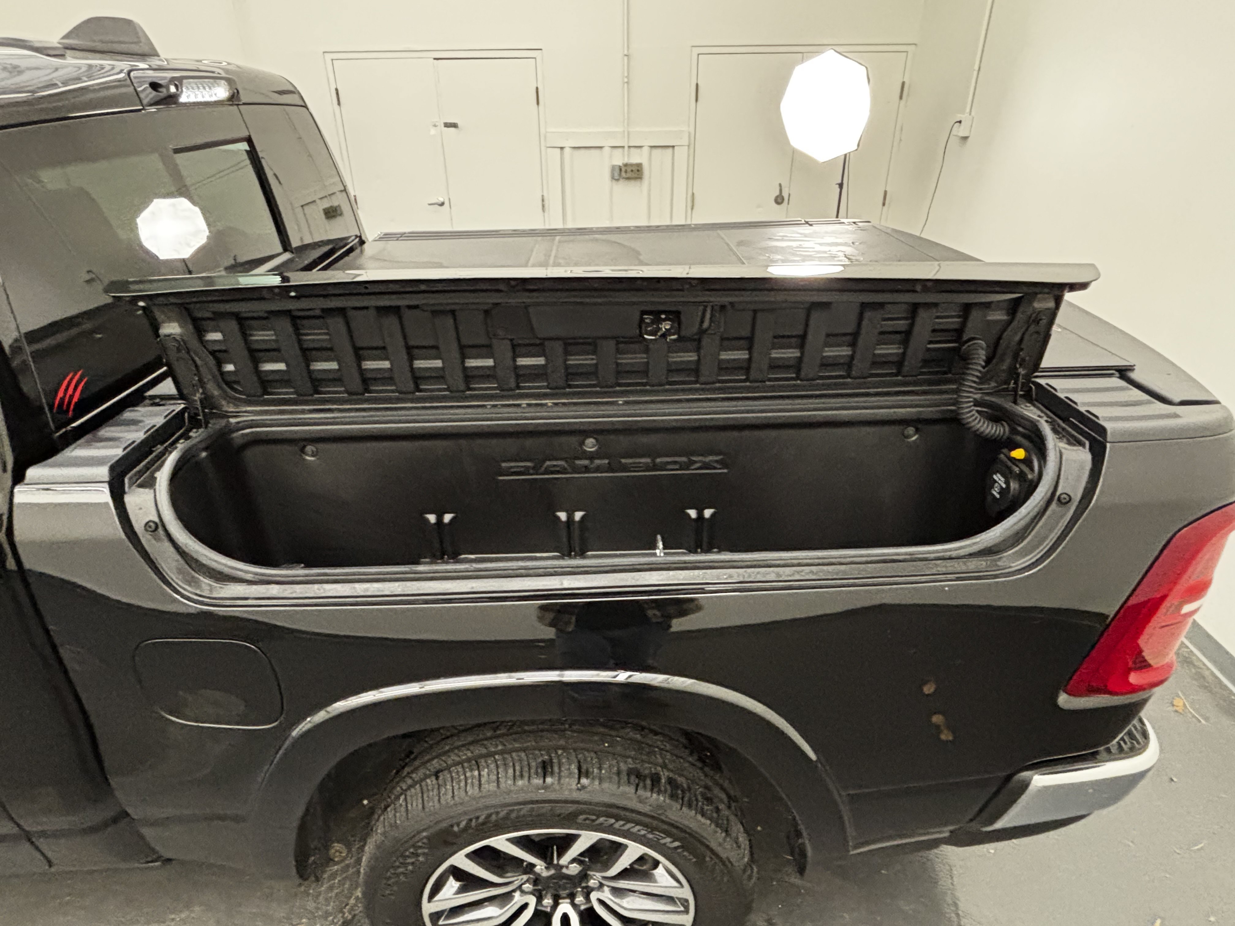 Used 2025 RAM 1500 Limited AWD/4WD image 5