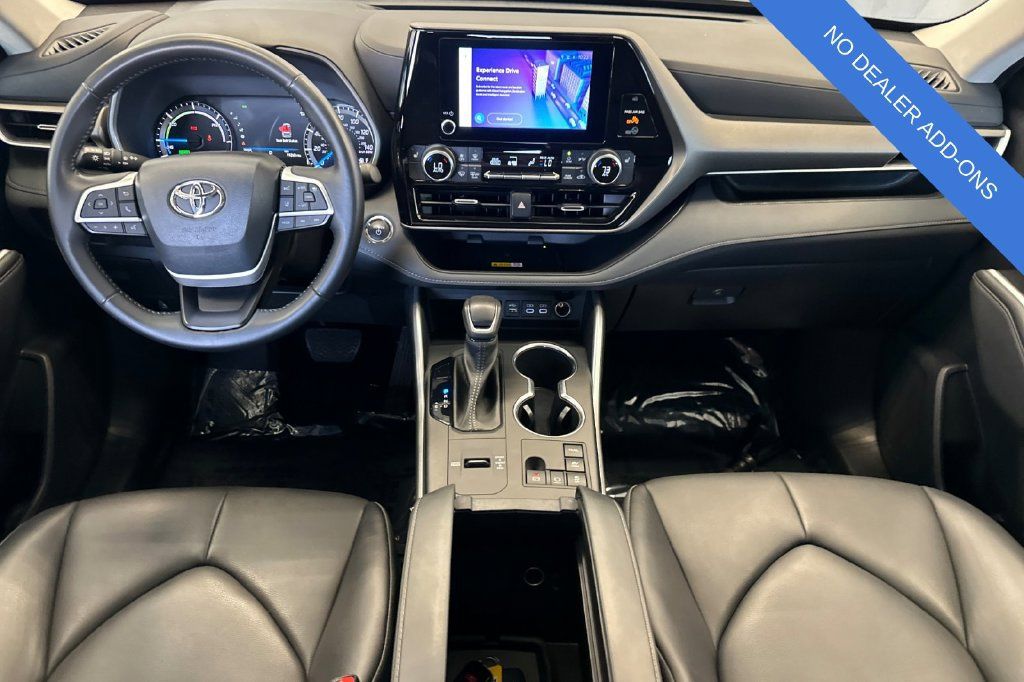 Used 2023 Toyota Highlander XLE AWD/4WD image 14