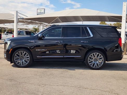 Certified 2025 GMC Yukon Denali Ultimate w/ LPO, Floor Liner Package AWD/4WD image 4
