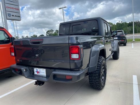 Used 2023 Jeep Gladiator Sport AWD/4WD image 4