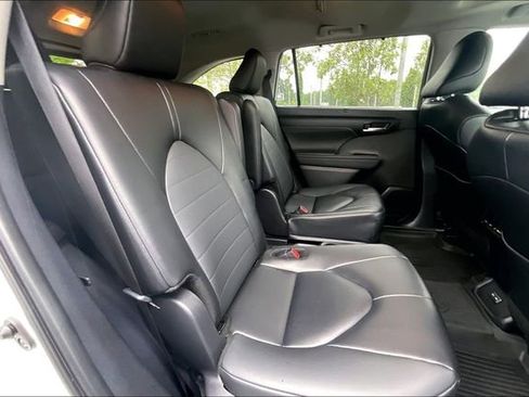 Used 2025 Toyota Highlander XLE AWD/4WD image 27