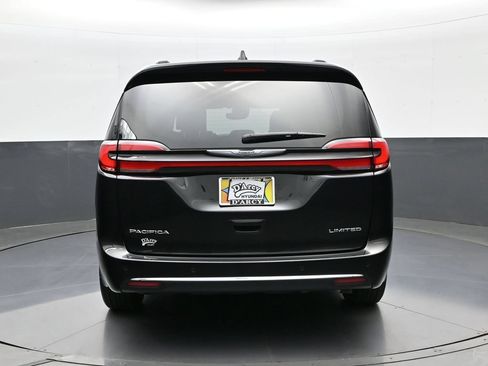 Used 2023 Chrysler Pacifica Limited FWD image 6